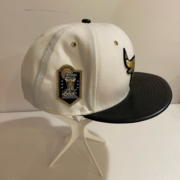 New Era Chicago Bulls Snap Back Hat (CN) - Picture 11 of 12